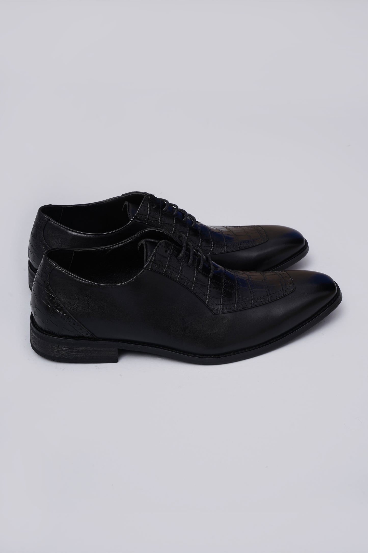 BLACK TEXURED LACE UP SHOES