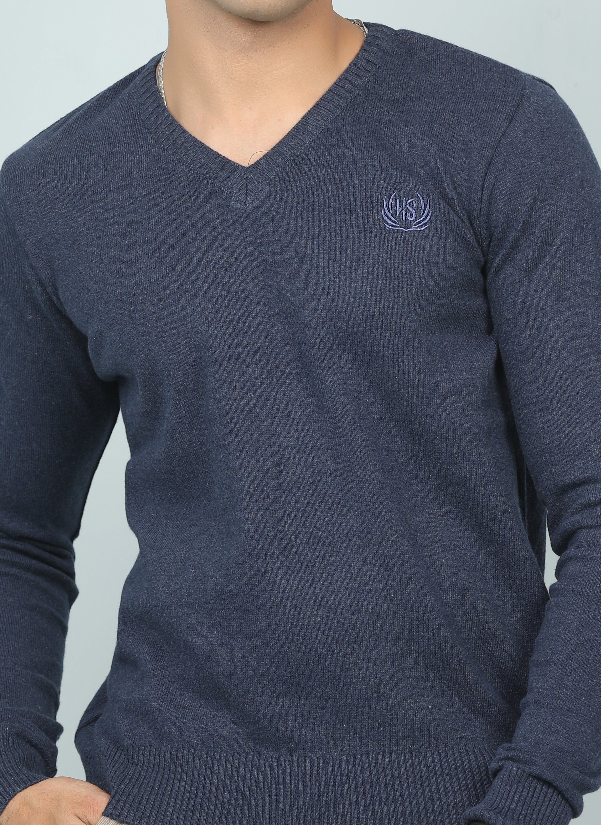 BASIC V-NECK SWEATER