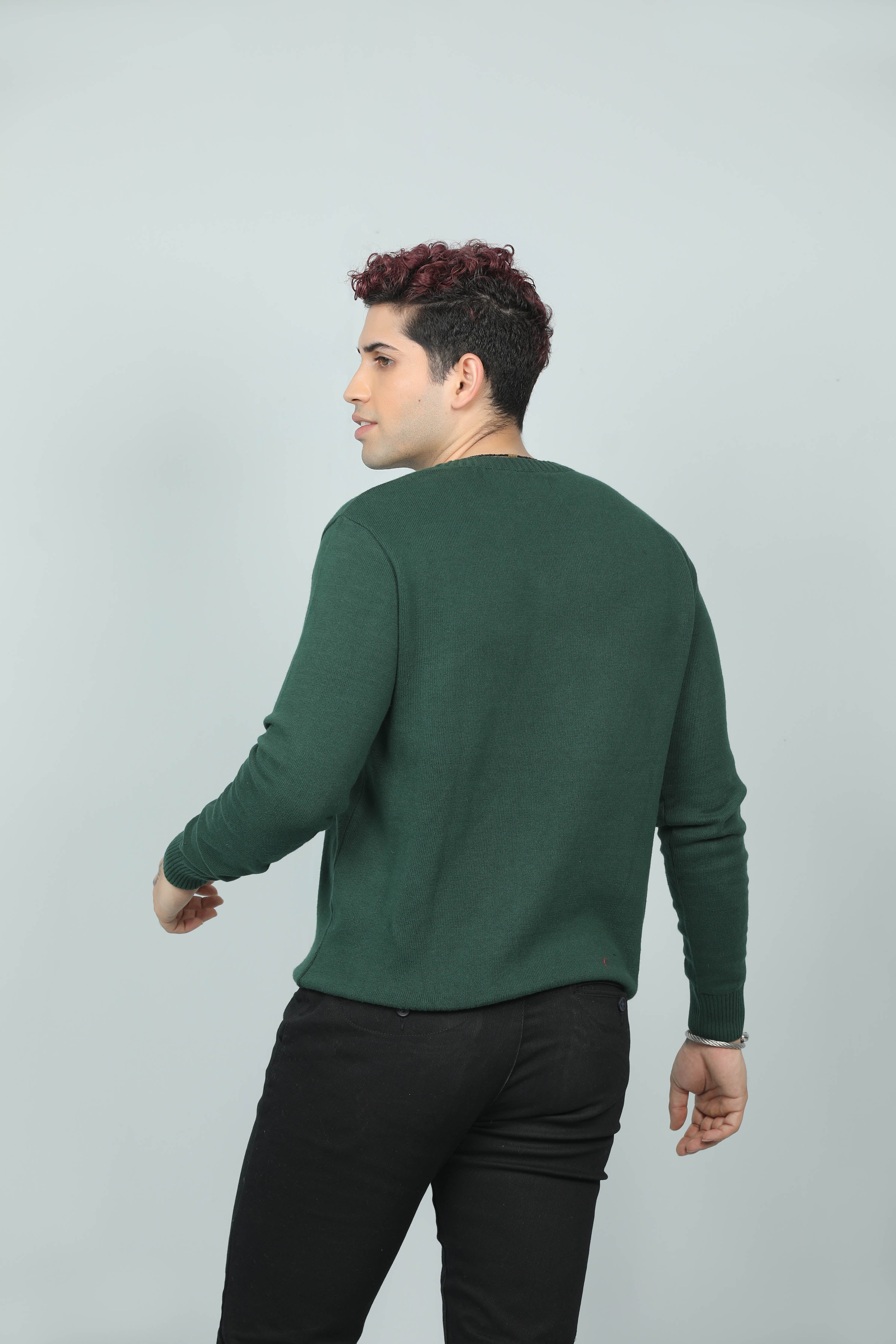 BASIC V-NECK SWEATER